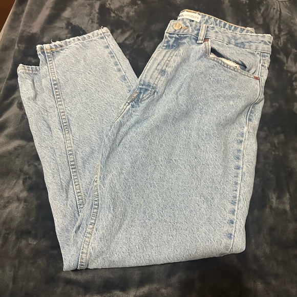 Zara high waisted medium - light wash mom jeans size 10 - Picture 3 of 6